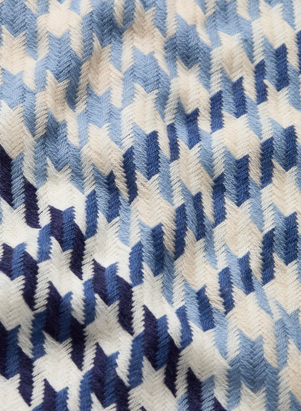 JANECARR 260319-6131 – The Houndstooth Square – Wool – Cashmere – Col. Porcelain - Detail 
