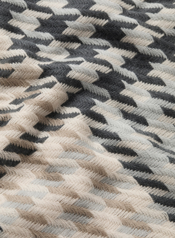 JANECARR 260319-6147 – The Houndstooth Square – Wool – Cashmere – Col. Dust - Detail