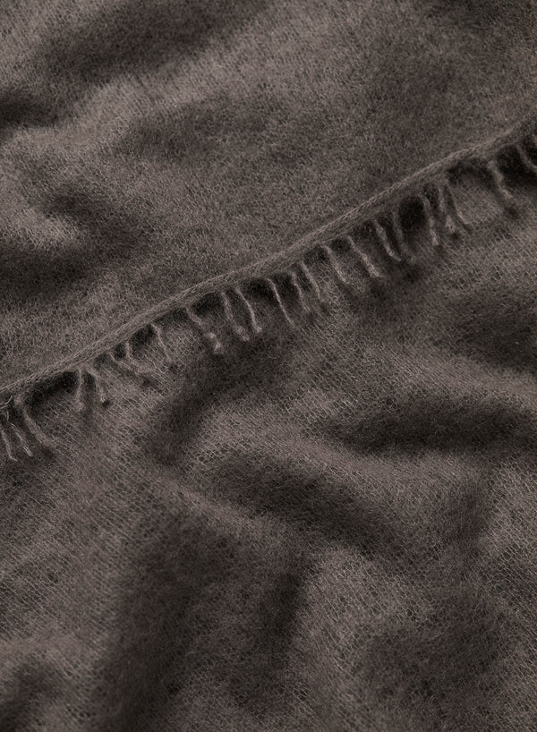 JANECARR 260328-0824 – The Luxe – Cashmere – Col. Mole - Detail