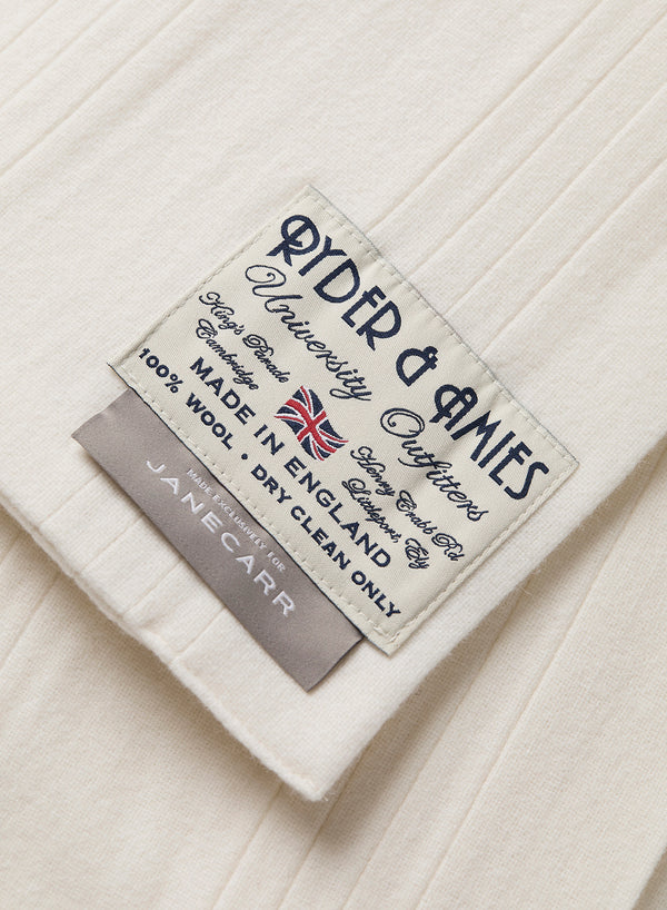 JANECARR 260396-0944 – The School Scarf – Wool – Col. Tipp-Ex - Detail