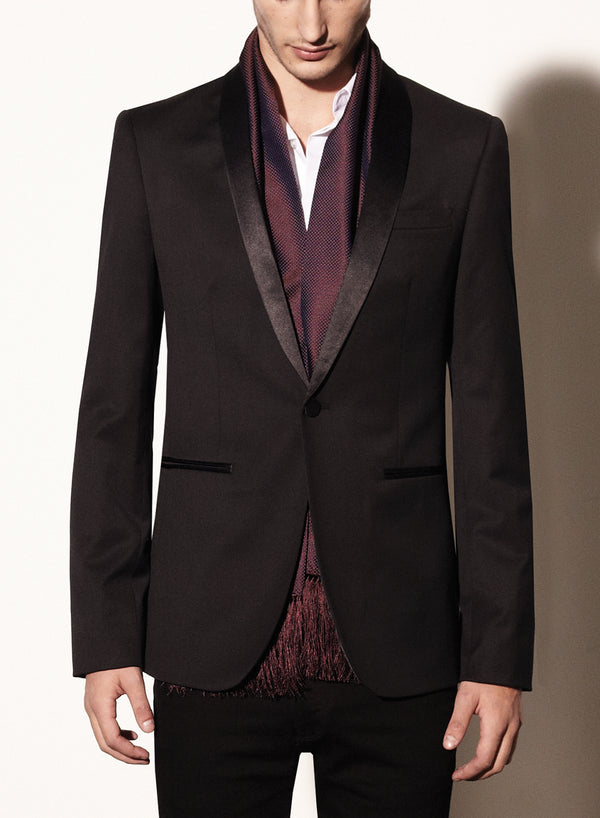 THE POLKA DOT FRINGED SILK SCARF - Burgundy and white pure silk jacquard scarf - Model