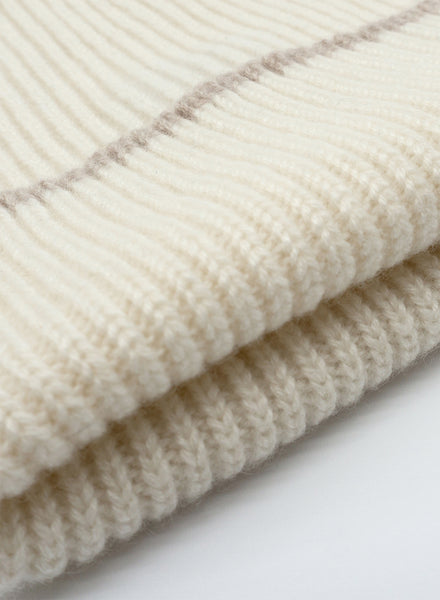 JANECARR - The Ribbed Cashmere Beanie, White And Camel - Detail