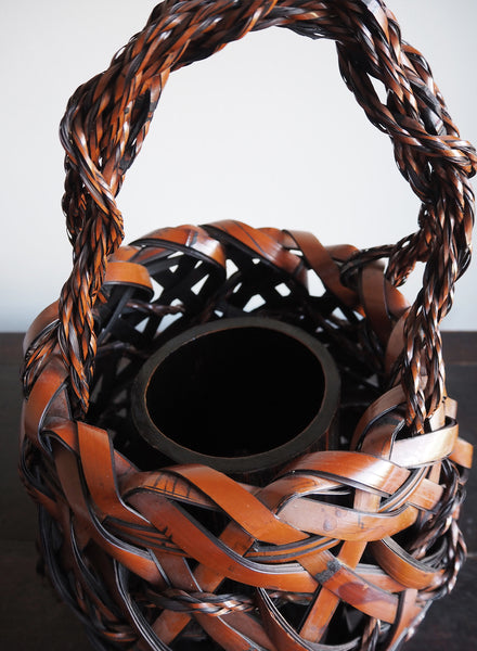 JAPANESE HANDWOVEN ANTIQUE BAMBOO BASKET - Detail 