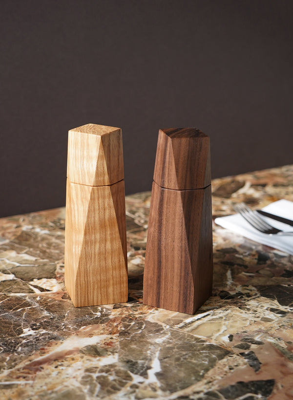 MARTINO GAMPER - Mini Salt and Pepper Spitz - Lifestyle