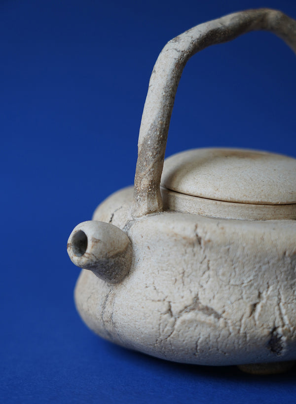 MINIATURE ORNAMENTAL CRACKED EARTH TEAPOT - Lifestyle