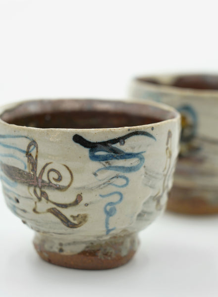 TROY TOWN - Set of Two Tea Cups (Yunomi) with Hakeme Glaze - Detail
