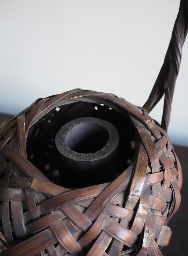 VINTAGE JAPANESE HANDWOVEN BAMBOO BASKET III - Detail 