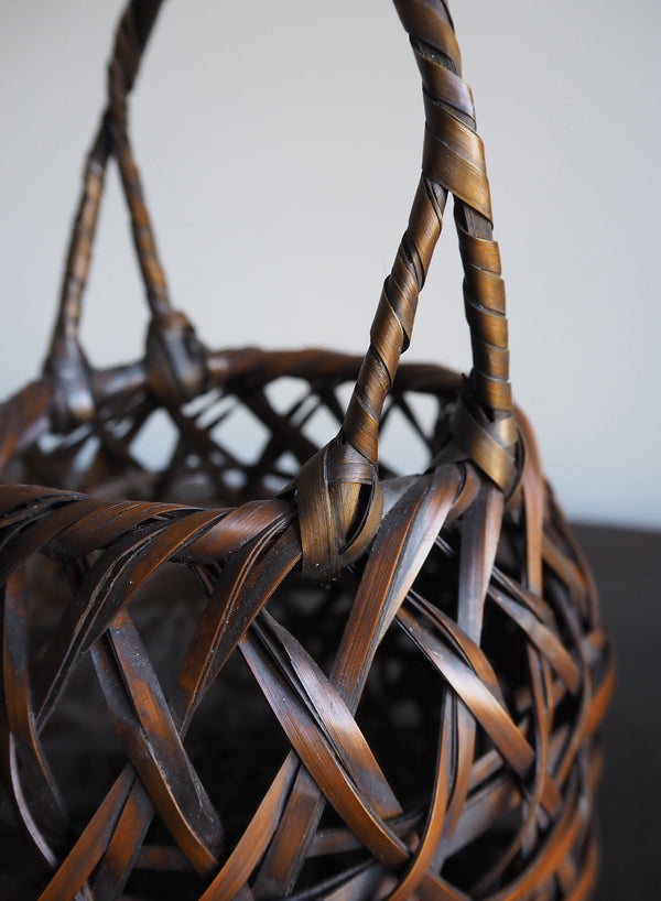 VINTAGE JAPANESE HANDWOVEN BAMBOO BASKET IV - Detail 