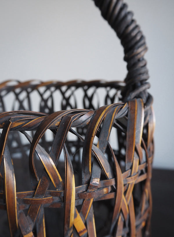 VINTAGE JAPANESE HANDWOVEN BAMBOO BASKET VI - Detail 