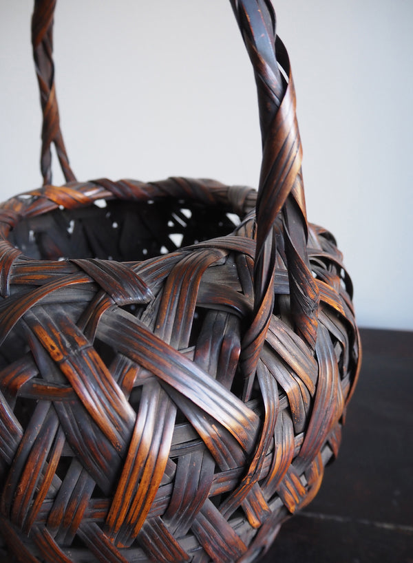 VINTAGE JAPANESE HANDWOVEN BAMBOO BASKET VII - Detail 