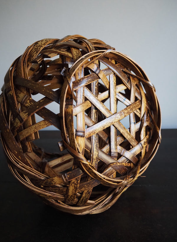 VINTAGE JAPANESE HANDWOVEN BAMBOO BASKET VIII - Detail 