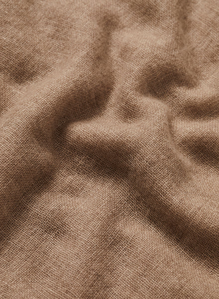 JANE CARR The Fray Wrap in Taupe, taupe woven pure cashmere scarf – detail