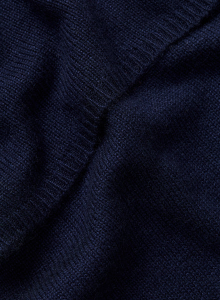 JANE CARR The Chelsea Scarf in Navy, navy knitted pure cashmere scarf – detail