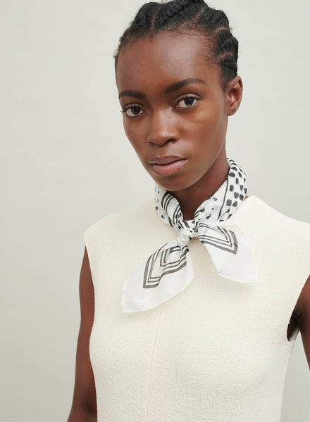 The Frutti Neckerchief, white printed cotton silk-blend scarf – model 1